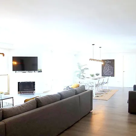 Welcoming Chalet In With Pool And Air Conditioning Alpehytte Marbella