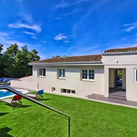 Alpehytte Welcoming Chalet In With Pool And Air Conditioning Marbella