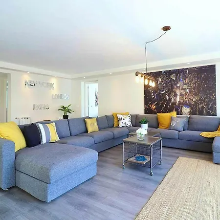 Welcoming Chalet In With Pool And Air Conditioning Alpehytte Marbella