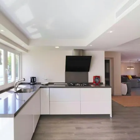 Alpehytte Welcoming Chalet In With Pool And Air Conditioning