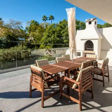 Alpehytte Welcoming Chalet In With Pool And Air Conditioning Marbella