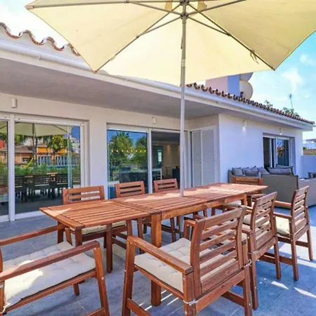 Welcoming Chalet In With Pool And Air Conditioning Alpehytte Marbella
